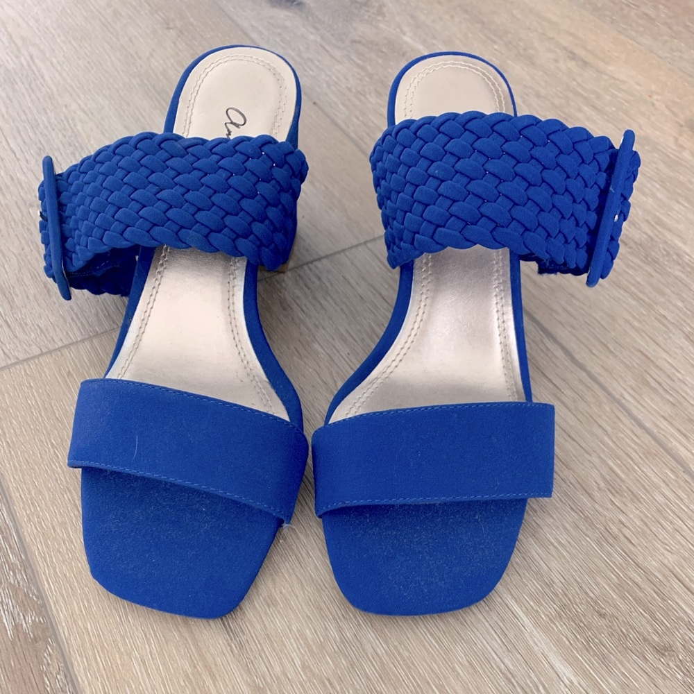 Sandler with chunky heel